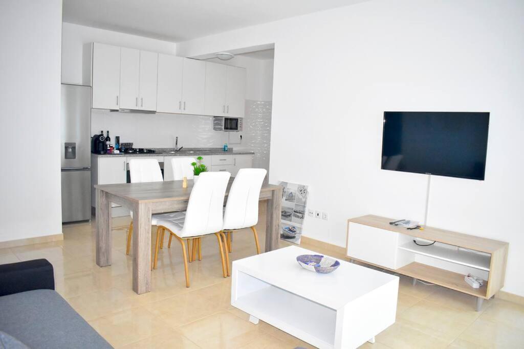 Lovely - Luxury 3 Bedrooms 500M From The Beach. Santa Maria Exterior foto